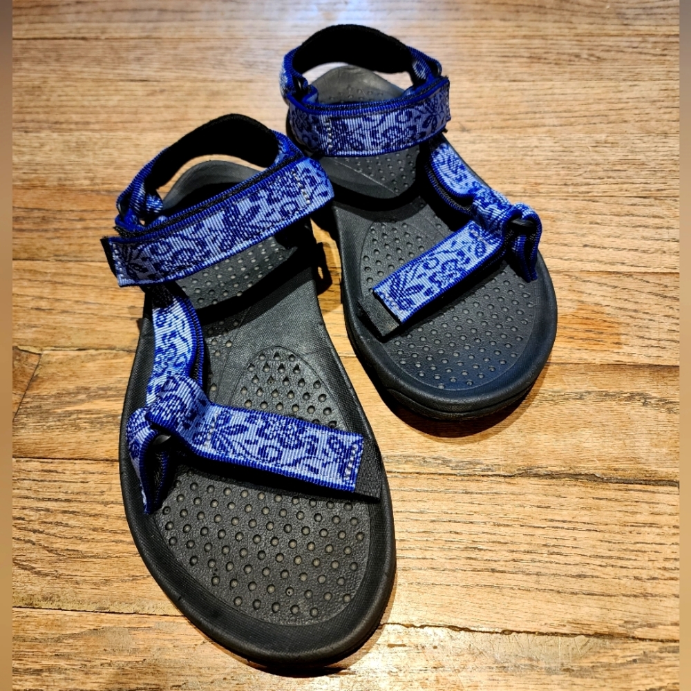 Teva hiking sandals, blue, size 6